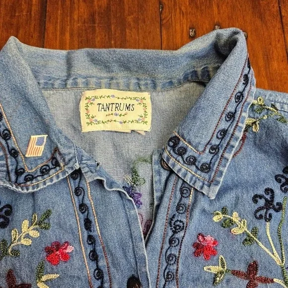 FLORAL HAND STITCHED DENIM BUTTON UP SHIRT‎ - Picture 2 of 8
